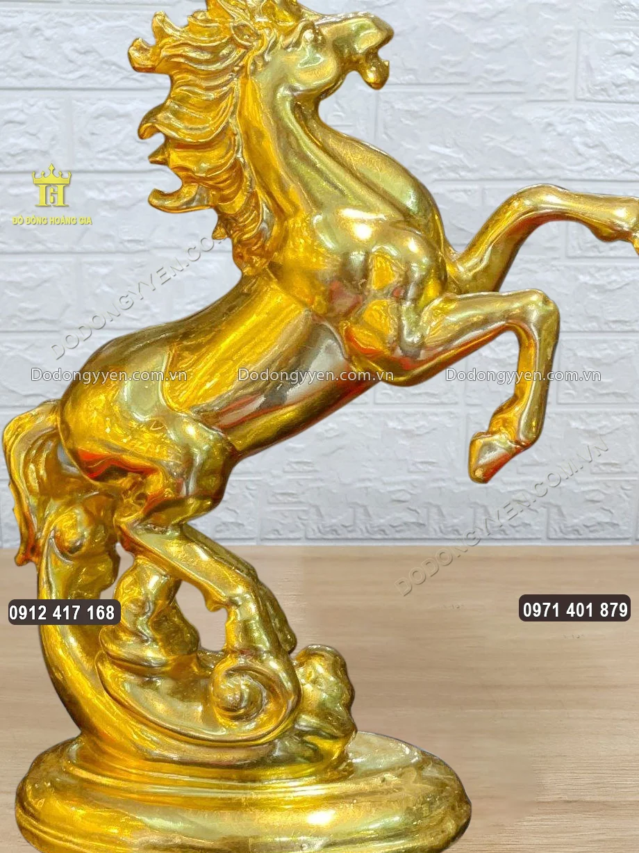 To&agrave;n bộ bề mặt được mạ v&agrave;ng 24K sang trọng